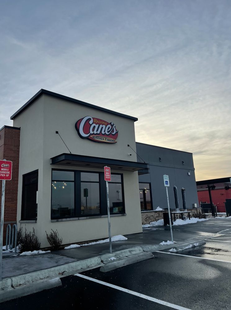Raising Cane's Chicken Fingers: 3065 White Bear Ave N, Maplewood, MN 55109